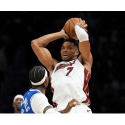 Gli Heat partono con tre sconfitte consecutive: Giannis in difficoltà con la maglia dei Miami Heat