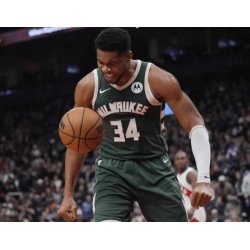 La saga commerciale di Giannis Antetokounmpo non sembra così accesa come previsto