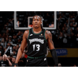 La trasformazione di Ayo Dawsum dopo aver indossato la maglia dei Timberwolves La trasformazione di Ayo Dawsum dopo aver indossato la maglia dei Timberwolves