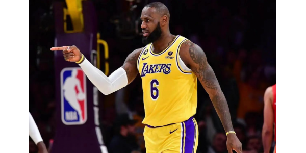 James stabilisce un nuovo record in carriera, i Lakers ottengono il match point 3-1