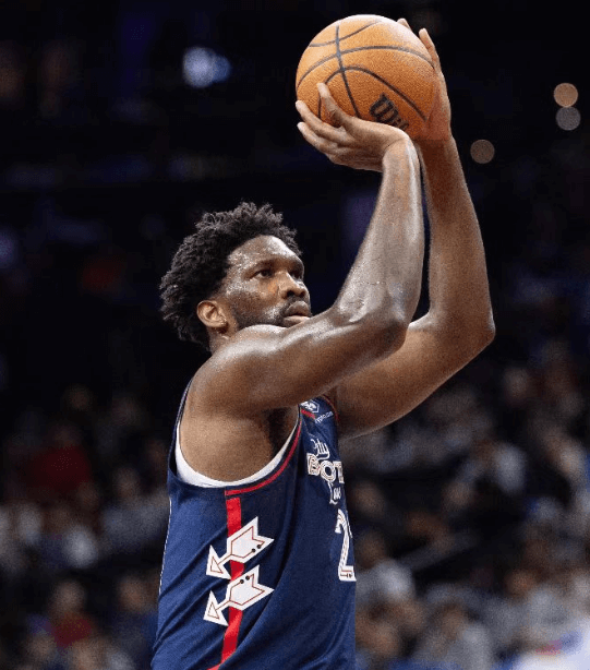 Embiid ha segnato 70 punti, battendo il record di gol in partita singola dei 76ers