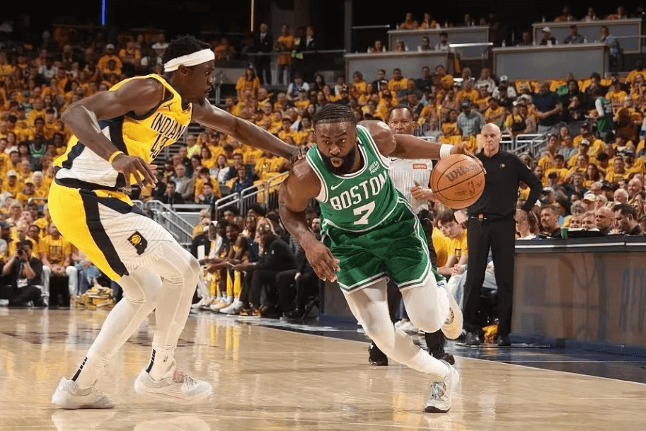 I Celtics travolgono i Pacers 4-0 e avanzano alle finali