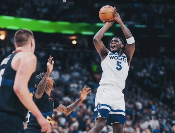 I Timberwolves soppressero completamente i Nuggets e subirono una disastrosa sconfitta
