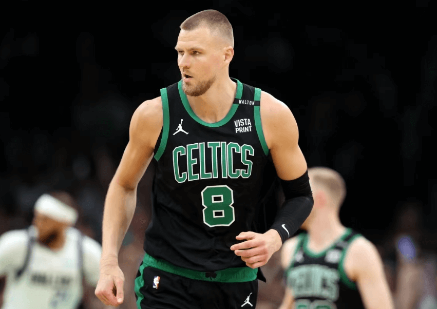 Porzingis si infortuna nuovamente