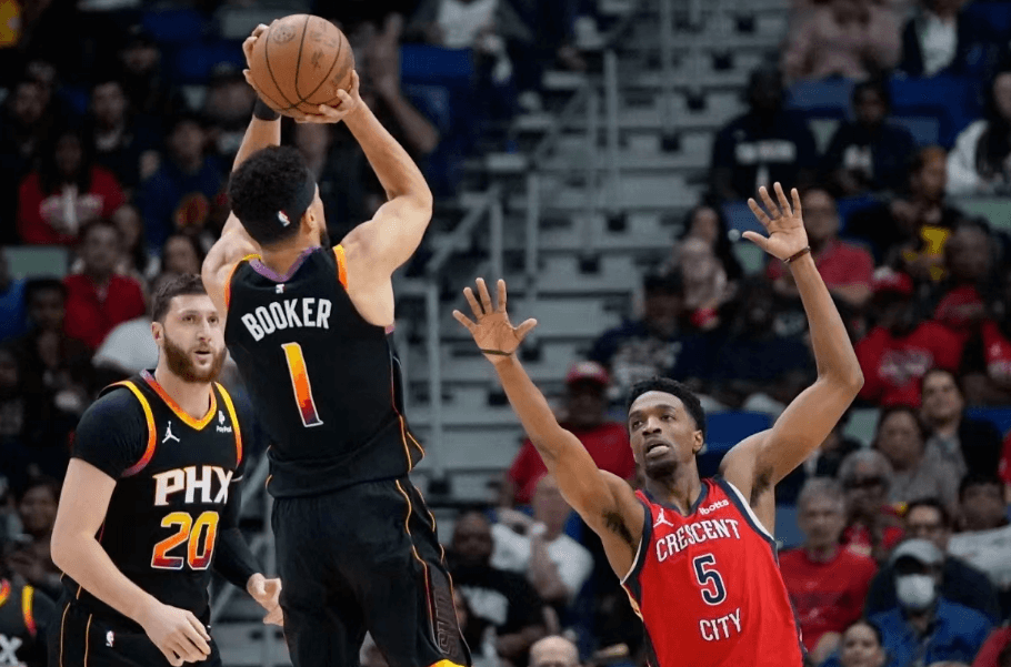 Suns VS Pelicans, Booker ha contribuito con più di 50 in tre partite consecutive