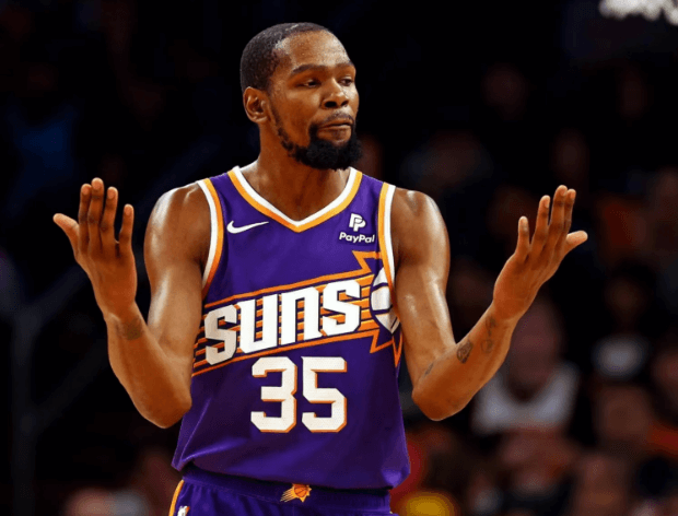 I Suns sono crollati completamente e la posizione di Durant è diventata la suspense più grande di quest'estate