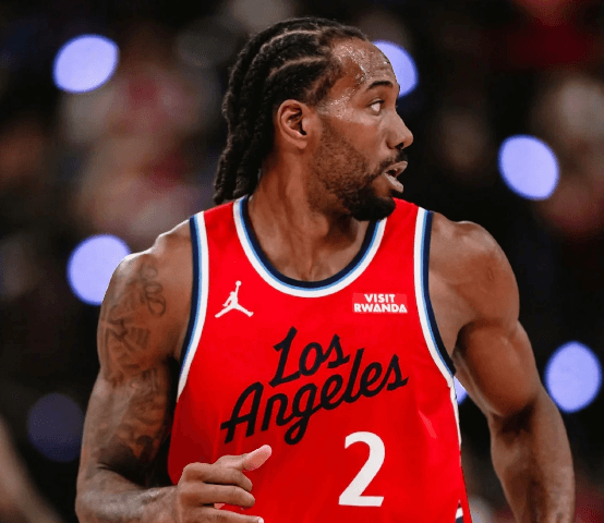 La prestazione da 45 punti di Kawhi Leonard ha portato i Clippers alla sesta vittoria consecutiva