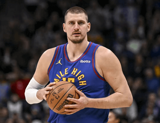 Jokic rifiuta il massimo salariale dei Nuggets di 3 anni per 212 milioni di dollari