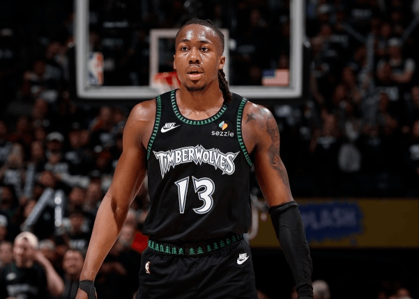 La trasformazione di Ayo Dawsum dopo aver indossato la maglia dei Timberwolves