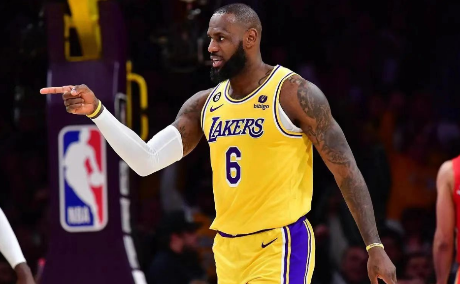 James stabilisce un nuovo record in carriera, i Lakers ottengono il match point 3-1