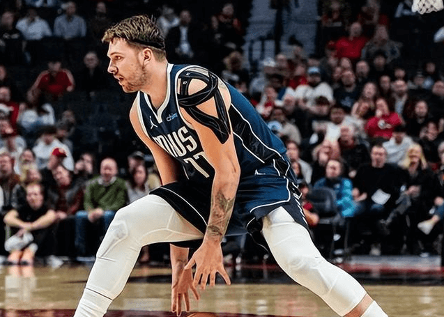 Nella partita di Natale Doncic raggiunge il traguardo dei 10.000 punti