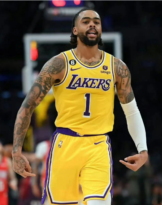 Russell diventa il primo giocatore nella storia della NBA a rinunciare al veto commerciale